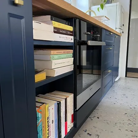 Bright 70m2 In Historic Center Apartmán