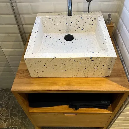 Bright 70m2 In Historic Center W Pkg 아파트