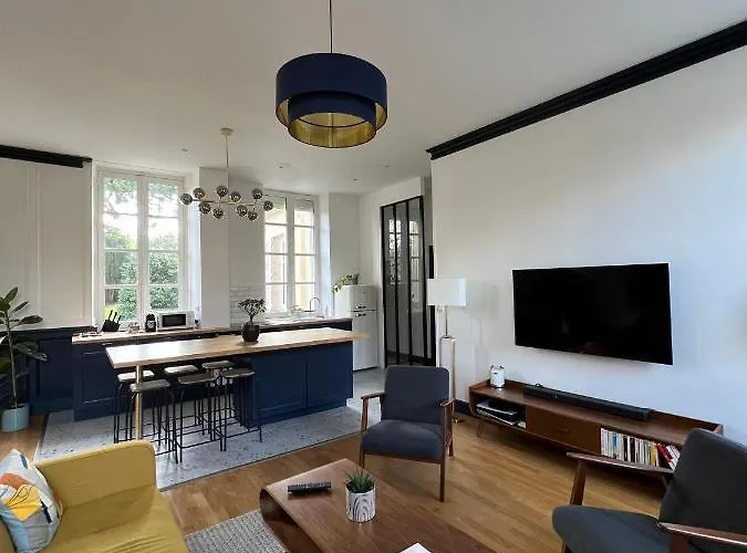 Bright 70m2 In Historic Center W Pkg Apartment *