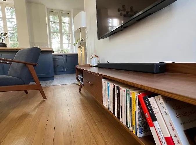 Bright 70m2 In Historic Center W Pkg Apartment