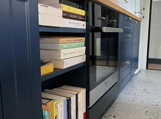 Bright 70m2 In Historic Center W Pkg Apartment