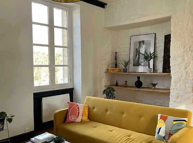 Bright 70m2 In Historic Center W Pkg Байе