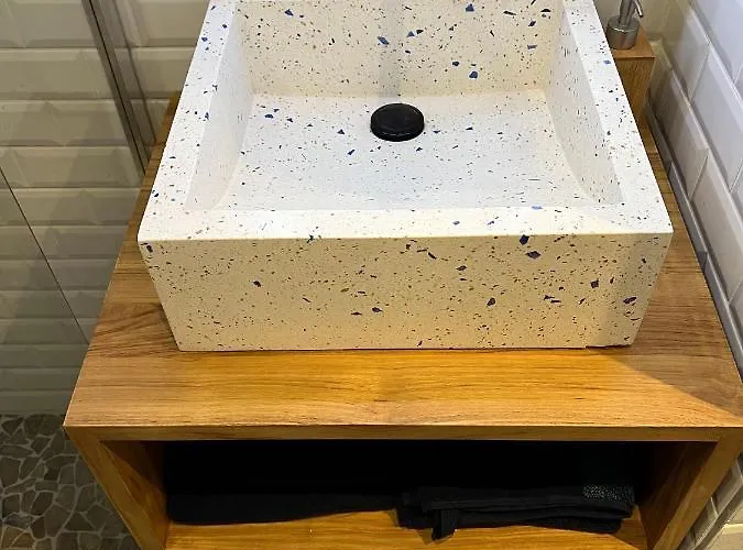 Bright 70m2 In Historic Center W Pkg Апартаменты